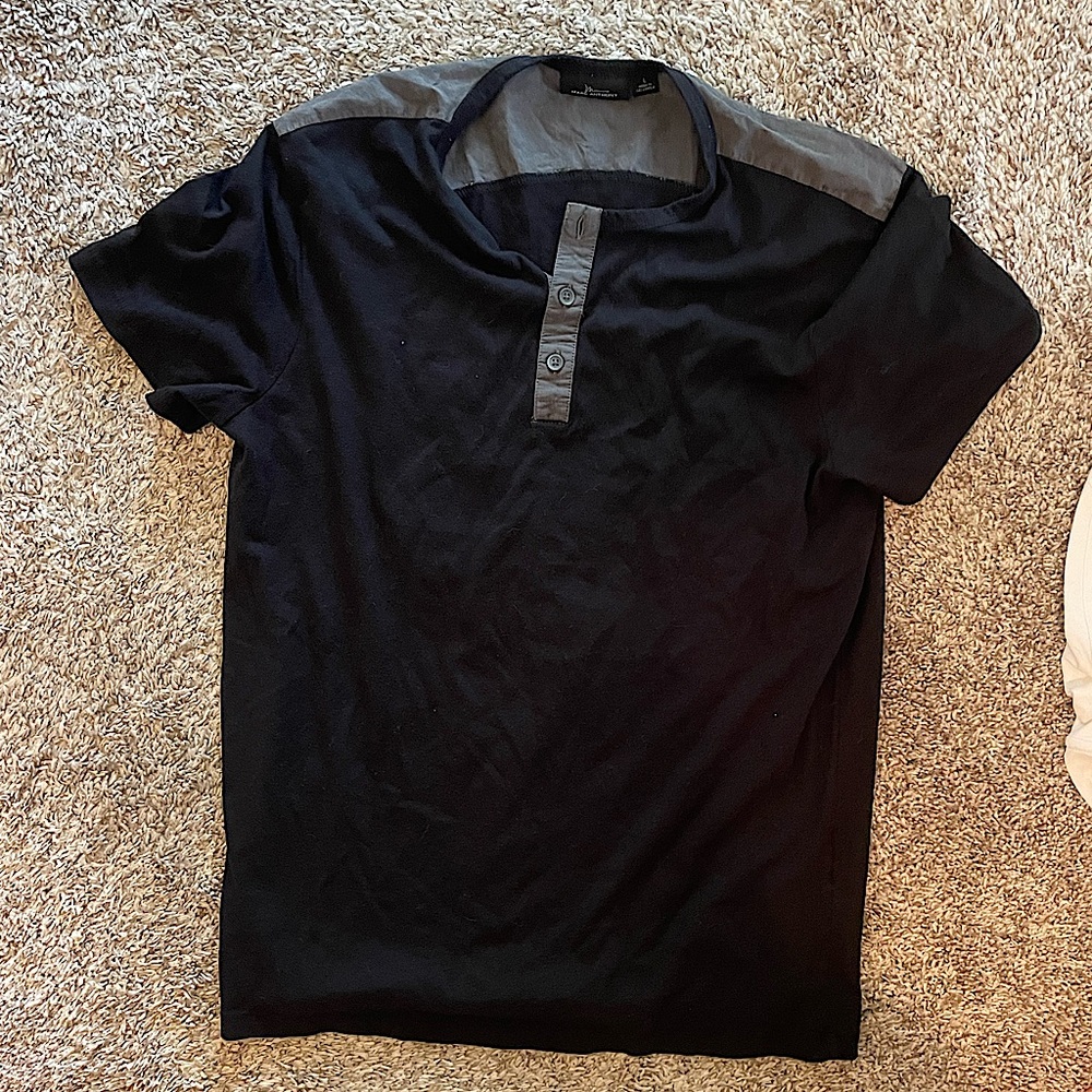 Mens shirt can be used casual or dressy